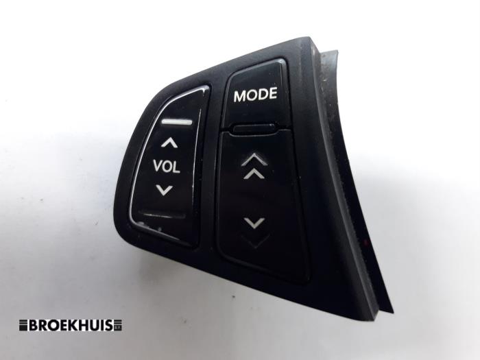 Gebruikte Schakelaar stuurbediening Hyundai i30 Crosswagon (WWH) 1.6 CRDi 16V VGT HP Prijs € 15,00 Margeregeling aangeboden door Autobedrijf Broekhuis B.V.