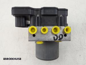 Gebruikte ABS Pomp Tesla Model 3 Long Range AWD 75 kWh Prijs € 125,00 Margeregeling aangeboden door Autobedrijf Broekhuis B.V.