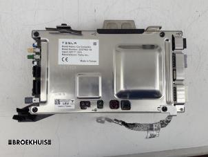 Gebruikte Boordcomputer Tesla Model 3 Long Range AWD 75 kWh Prijs € 350,00 Margeregeling aangeboden door Autobedrijf Broekhuis B.V.