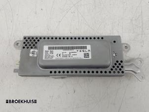 Gebruikte Radio module Tesla Model 3 Long Range AWD 75 kWh Prijs € 80,00 Margeregeling aangeboden door Autobedrijf Broekhuis B.V.
