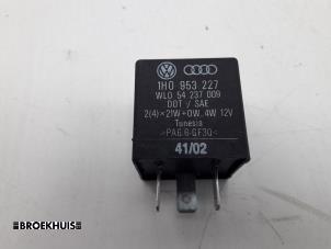 Gebruikte Relais Porsche 911 (996) 3.6 Carrera 4 24V Prijs € 10,00 Margeregeling aangeboden door Autobedrijf Broekhuis B.V.