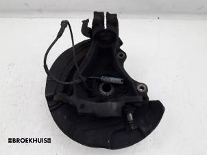 Gebruikte Fusee rechts-voor BMW X1 (E84) xDrive 20d 2.0 16V Prijs € 85,00 Margeregeling aangeboden door Autobedrijf Broekhuis B.V.