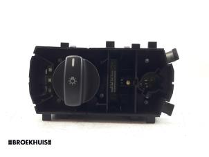 Gebruikte Licht Schakelaar Mercedes ML II (164/4JG) 3.0 ML-280 CDI 4-Matic V6 24V Prijs € 25,00 Margeregeling aangeboden door Autobedrijf Broekhuis B.V.