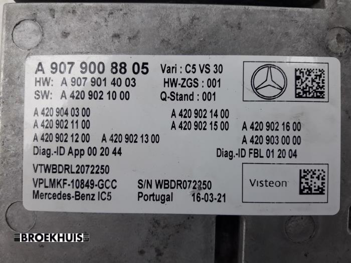 Regelunit Multi Media van een Mercedes-Benz Sprinter 3,5t (907.6/910.6) 316 CDI 2.1 D RWD 2020