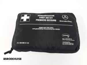 Gebruikte EHBO kit Mercedes Sprinter 3,5t (907.6/910.6) 316 CDI 2.1 D RWD Prijs € 12,10 Inclusief btw aangeboden door Autobedrijf Broekhuis B.V.