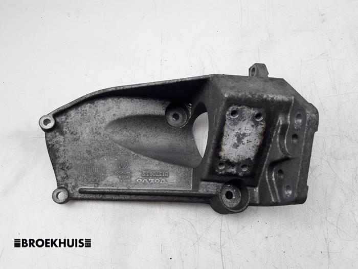 Gebruikte Motorsteun Volvo V40 (MV) 2.0 D4 16V Prijs € 20,00 Margeregeling aangeboden door Autobedrijf Broekhuis B.V.