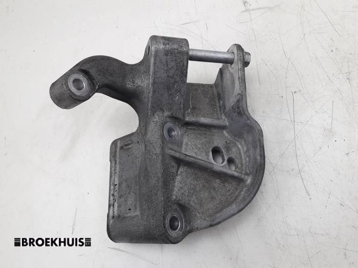 Gebruikte Motorsteun Volvo V40 (MV) 2.0 D4 16V Prijs € 25,00 Margeregeling aangeboden door Autobedrijf Broekhuis B.V.
