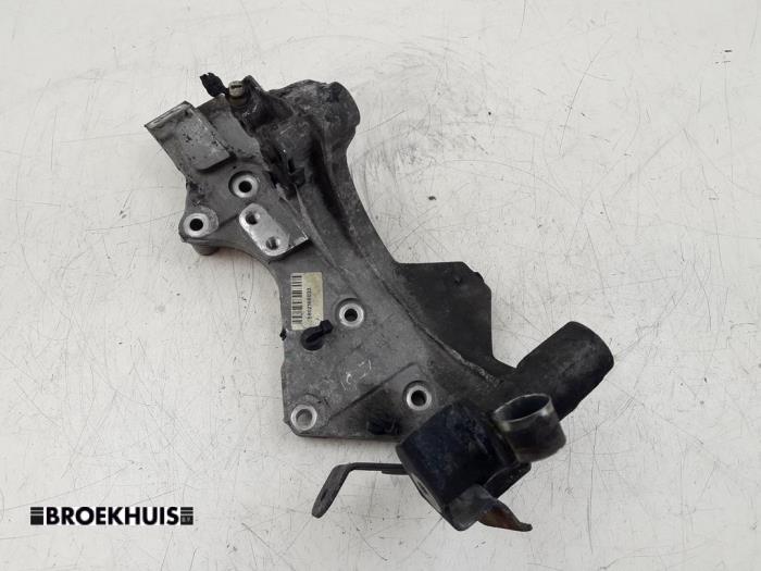 Gebruikte Dynamosteun boven Iveco New Daily VI 33S16, 35C16, 35S16 Prijs € 42,35 Inclusief btw aangeboden door Autobedrijf Broekhuis B.V.