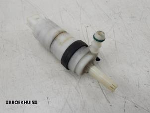 Gebruikte Pomp koplampsproeier Kia Sportage (SL) 2.0 CVVT 16V 4x2 Prijs € 25,00 Margeregeling aangeboden door Autobedrijf Broekhuis B.V.