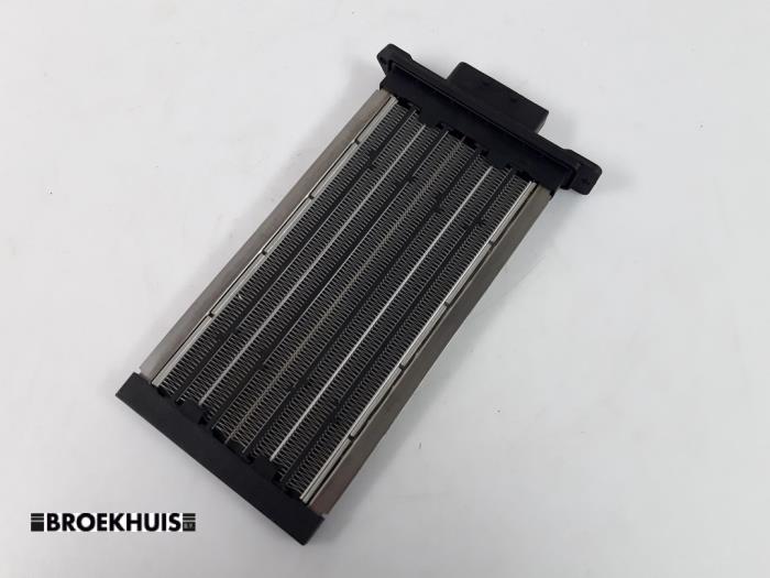 Gebruikte Koelwater Verwarmings Module Kia Carens III (FG) 2.0 CRDI VGT 16V Prijs € 25,00 Margeregeling aangeboden door Autobedrijf Broekhuis B.V.