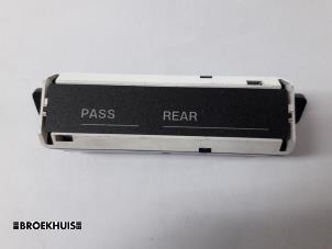 Gebruikte Display Interieur Mazda 3 (BK12) 1.6i 16V Prijs € 15,00 Margeregeling aangeboden door Autobedrijf Broekhuis B.V.