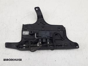 Gebruikte PDC Module Landrover Range Rover Velar (LY) 3.0 D300 AWD Prijs € 75,00 Margeregeling aangeboden door Autobedrijf Broekhuis B.V.