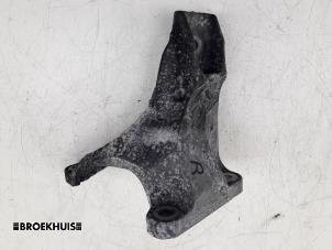 Gebruikte Motorsteun Landrover Range Rover Velar (LY) 3.0 D300 AWD Prijs € 40,00 Margeregeling aangeboden door Autobedrijf Broekhuis B.V.