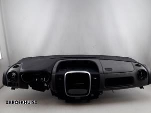 Gebruikte Dashboard Renault Trafic (1FL/2FL/3FL/4FL) 1.6 dCi 125 Twin Turbo Prijs op aanvraag aangeboden door Autobedrijf Broekhuis B.V.