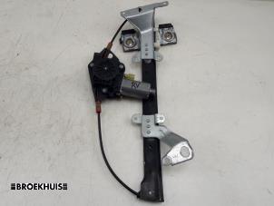 Gebruikte Ruitmechaniek 4Deurs rechts-voor Ford Fusion 1.6 16V Prijs € 20,00 Margeregeling aangeboden door Autobedrijf Broekhuis B.V.