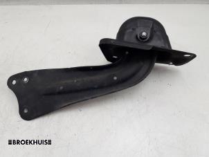 Gebruikte Draagarm links-achter Audi TT Roadster (8J9) 3.2 V6 24V Quattro Prijs € 20,00 Margeregeling aangeboden door Autobedrijf Broekhuis B.V.