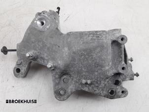 Gebruikte Motorsteun Renault Trafic (1FL/2FL/3FL/4FL) 1.6 dCi 125 Twin Turbo Prijs € 36,30 Inclusief btw aangeboden door Autobedrijf Broekhuis B.V.