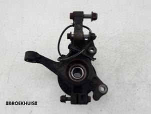 Gebruikte Fusee links-voor Ford B-Max (JK8) 1.6 Ti-VCT 16V Prijs € 40,00 Margeregeling aangeboden door Autobedrijf Broekhuis B.V.