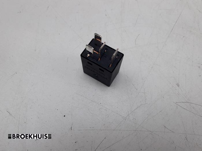 Relais van een Ford B-Max (JK8) 1.6 Ti-VCT 16V 2012