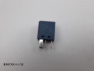 Gebruikte Relais Ford B-Max (JK8) 1.6 Ti-VCT 16V Prijs € 5,00 Margeregeling aangeboden door Autobedrijf Broekhuis B.V.