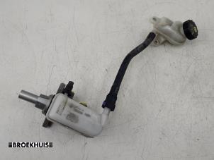 Gebruikte Hoofdremcilinder Ford B-Max (JK8) 1.6 Ti-VCT 16V Prijs € 25,00 Margeregeling aangeboden door Autobedrijf Broekhuis B.V.