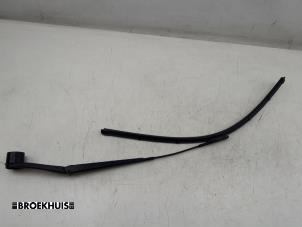 Gebruikte Ruitenwisserarm voor Ford B-Max (JK8) 1.6 Ti-VCT 16V Prijs € 15,00 Margeregeling aangeboden door Autobedrijf Broekhuis B.V.