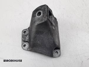 Gebruikte Motorsteun BMW 5 serie Touring (F11) 520d 16V Prijs € 20,00 Margeregeling aangeboden door Autobedrijf Broekhuis B.V.