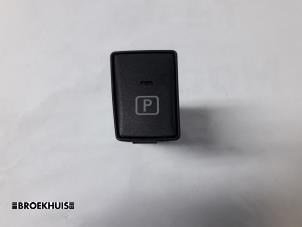 Gebruikte Handrem schakelaar Lexus CT 200h 1.8 16V Prijs € 15,00 Margeregeling aangeboden door Autobedrijf Broekhuis B.V.