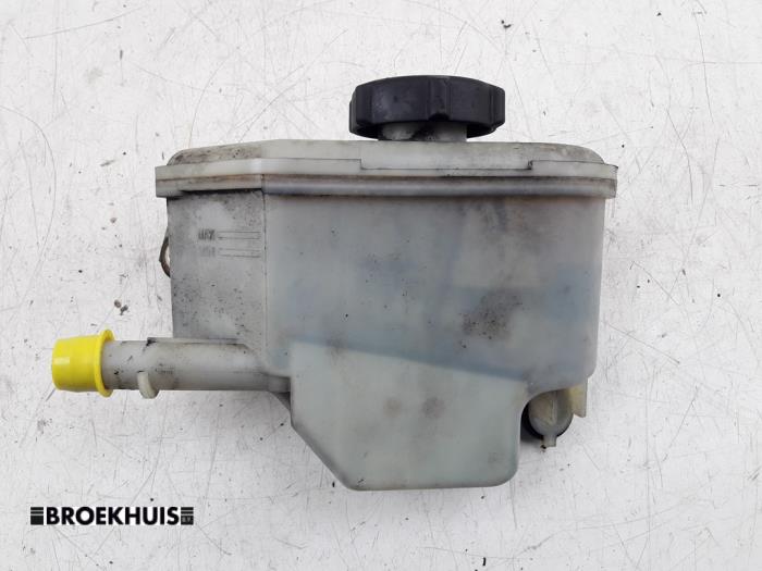 Gebruikte Servo Oliereservoir Ford Ka I 1.3i Prijs € 20,00 Margeregeling aangeboden door Autobedrijf Broekhuis B.V.