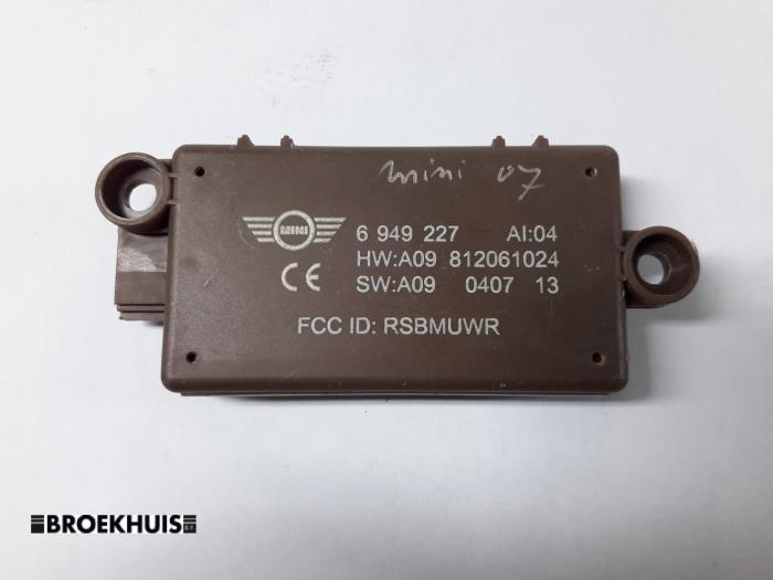 Gebruikte Alarm module BMW Mini (R50/53) 1.6 16V Cooper Prijs € 10,00 Margeregeling aangeboden door Autobedrijf Broekhuis B.V.
