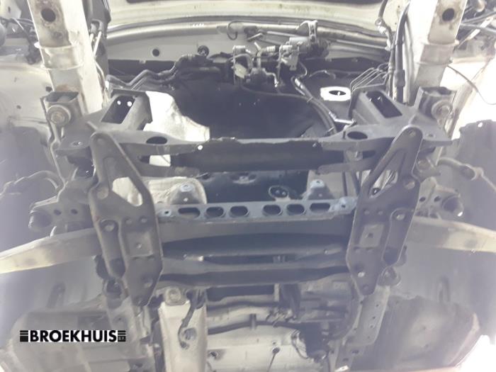 Subframe van een Volkswagen Crafter 2.5 TDI 30/32/35 2013