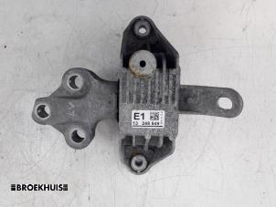 Gebruikte Versnellingsbak Steun Opel Astra J GTC (PD2/PF2) 1.4 Turbo 16V ecoFLEX 140 Prijs € 20,00 Margeregeling aangeboden door Autobedrijf Broekhuis B.V.