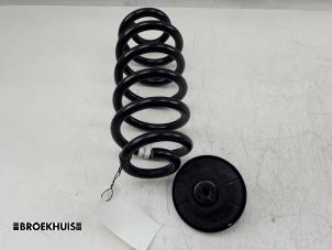 Gebruikte Schroefveer achter Lynk &amp; Co 01 1.5 PHEV Prijs € 40,00 Margeregeling aangeboden door Autobedrijf Broekhuis B.V.