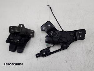 Gebruikte Slotmechaniek Achterklep Lynk &amp; Co 01 1.5 PHEV Prijs € 150,00 Margeregeling aangeboden door Autobedrijf Broekhuis B.V.