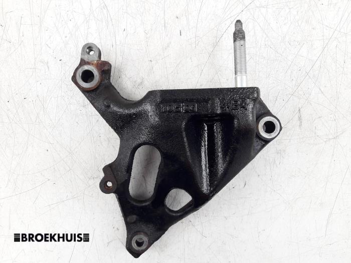 Gebruikte Motorsteun Toyota Yaris III (P13) 1.33 16V Dual VVT-I Prijs € 25,00 Margeregeling aangeboden door Autobedrijf Broekhuis B.V.