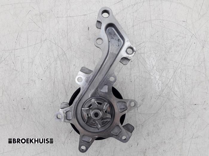 Gebruikte Waterpomp Toyota Yaris III (P13) 1.33 16V Dual VVT-I Prijs € 30,00 Margeregeling aangeboden door Autobedrijf Broekhuis B.V.