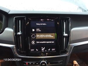 Gebruikte Display Multi Media regelunit Volvo V90 II (PW) 2.0 T5 16V Prijs € 350,00 Margeregeling aangeboden door Autobedrijf Broekhuis B.V.