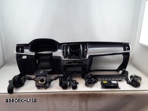 Gebruikte Airbag set + dashboard Volvo V90 II (PW) 2.0 T5 16V Prijs € 1.450,00 Margeregeling aangeboden door Autobedrijf Broekhuis B.V.