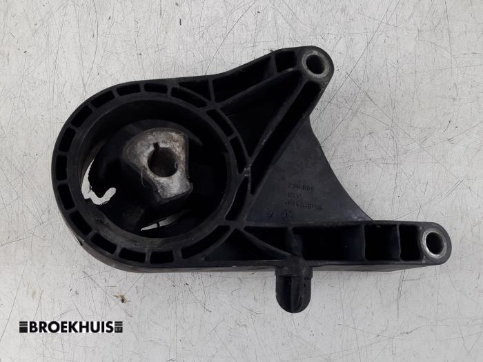 Gebruikte Motorrubber Opel Zafira (M75) 1.7 CDTi 16V Prijs € 15,00 Margeregeling aangeboden door Autobedrijf Broekhuis B.V.
