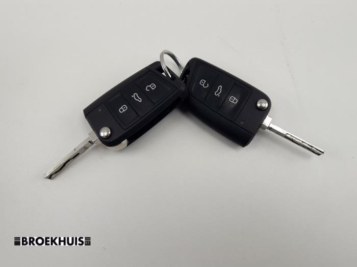 Kontaktslot+Sleutel van een Volkswagen Polo VI (AW1) 1.0 TSI 12V 2019