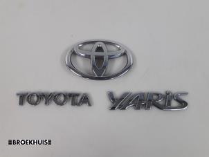 Gebruikte Embleem Toyota Yaris III (P13) 1.33 16V Dual VVT-I Prijs € 10,00 Margeregeling aangeboden door Autobedrijf Broekhuis B.V.