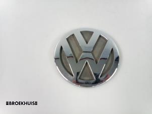 Gebruikte Embleem Volkswagen Polo IV (9N1/2/3) 1.2 12V Prijs € 10,00 Margeregeling aangeboden door Autobedrijf Broekhuis B.V.