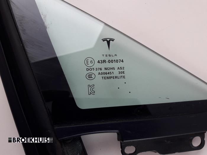 Portierruit 4Deurs links-voor van een Tesla Model S 75D 2018