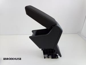 Gebruikte Armleuning Seat Ibiza V (KJB) 1.0 TSI 12V Prijs € 125,00 Margeregeling aangeboden door Autobedrijf Broekhuis B.V.