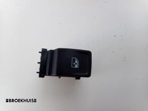 Gebruikte Ruit schakelaar elektrisch Seat Ibiza V (KJB) 1.0 TSI 12V Prijs € 10,00 Margeregeling aangeboden door Autobedrijf Broekhuis B.V.