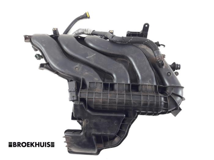 Gebruikte Spruitstuk Inlaat Renault Twingo III (AH) 1.0 SCe 70 12V Prijs € 40,00 Margeregeling aangeboden door Autobedrijf Broekhuis B.V.