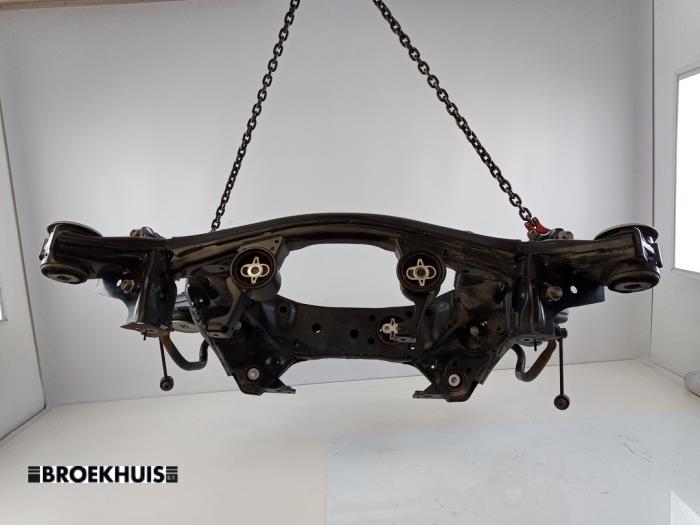 Subframe van een Mazda CX-60 (KH) 2.5 e-SkyActiv PHEV 2023