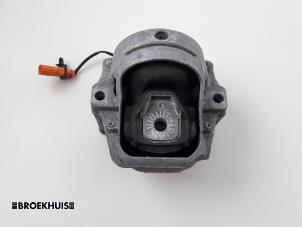 Gebruikte Motorsteun Audi Q5 (8RB) 2.0 TDI 16V Quattro Prijs € 50,00 Margeregeling aangeboden door Autobedrijf Broekhuis B.V.