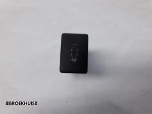 Gebruikte Schakelaar Toyota Prius (NHW20) Prijs € 10,00 Margeregeling aangeboden door Autobedrijf Broekhuis B.V.