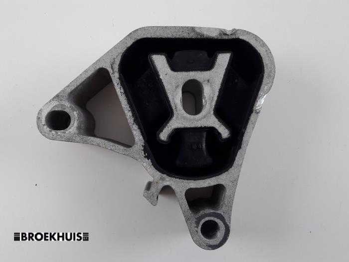 Gebruikte Motorsteun Mercedes A (W176) 1.5 A-180 CDI, A-180d 16V Prijs € 20,00 Margeregeling aangeboden door Autobedrijf Broekhuis B.V.